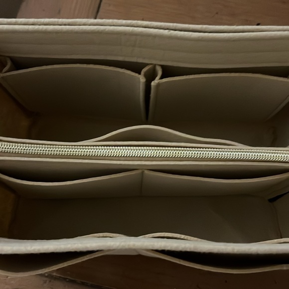 Organizer fir handbag or carry on it can be ysed to give longchamp better shape - Picture 2 of 3